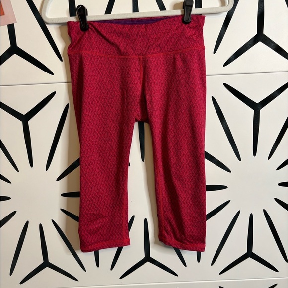 Prana Pants - Prana Misty Knicker Capri Leggings – Fuchsia Red Geometric Print – Sz XS